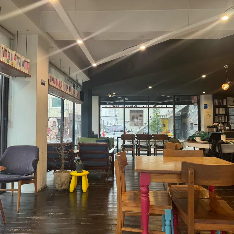 납작한슬리퍼 대표 사진
