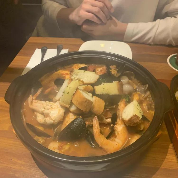 제이제이캡틴 대표 사진