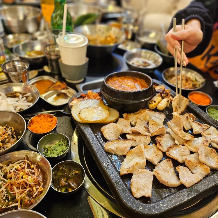 육더쿠 대표 사진