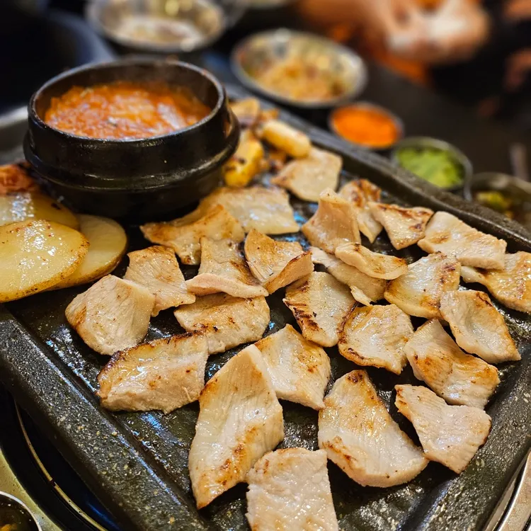 육더쿠 대표 사진