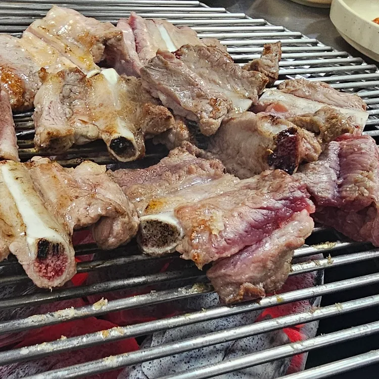 반갑다돼지야 대표 사진