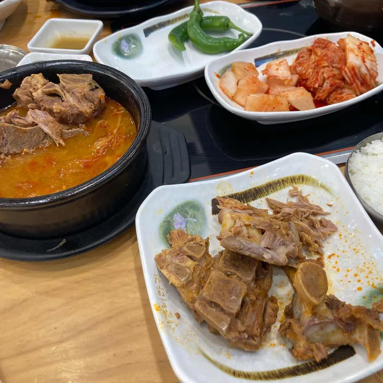 본가뼈다귀감자탕 대표 사진