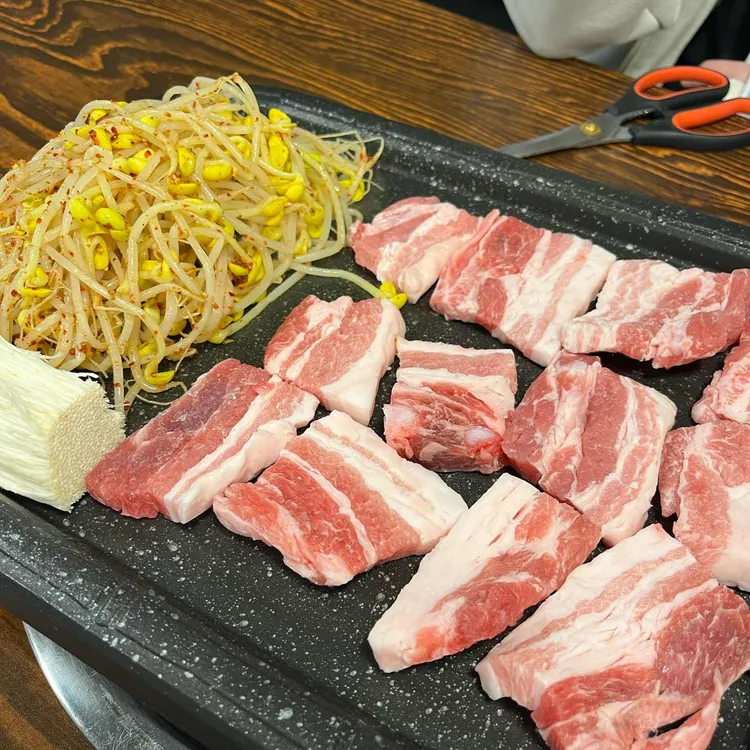 황금돼지 대표 사진