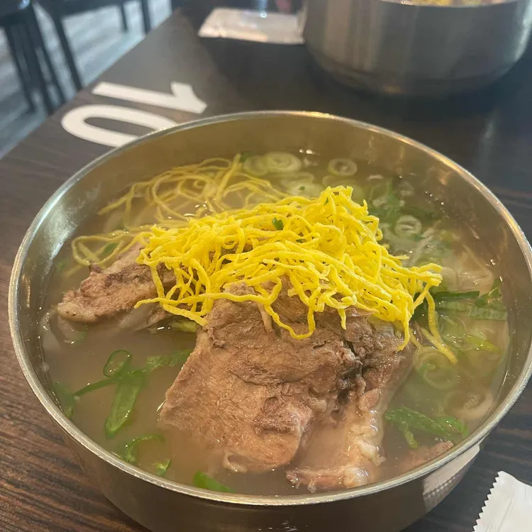 평이담백뼈칼국수 대표 사진
