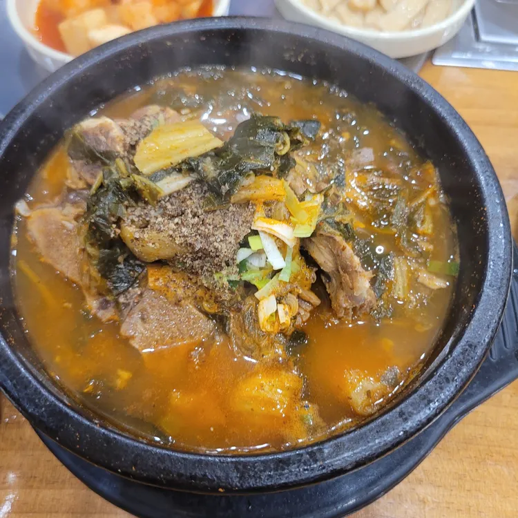 뼈대루감자탕 대표 사진