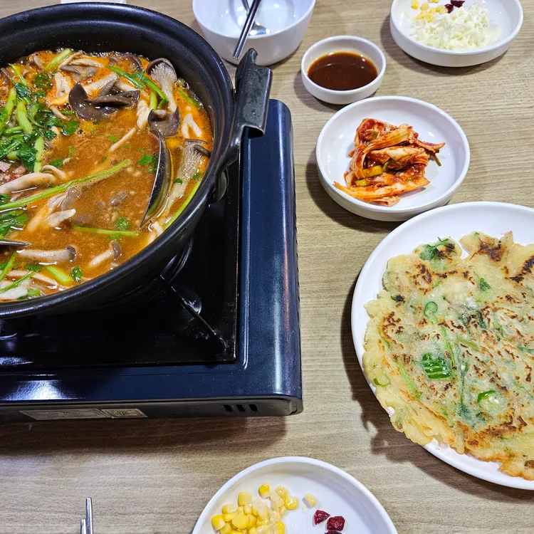 버섯이랑칼국수랑 대표 사진