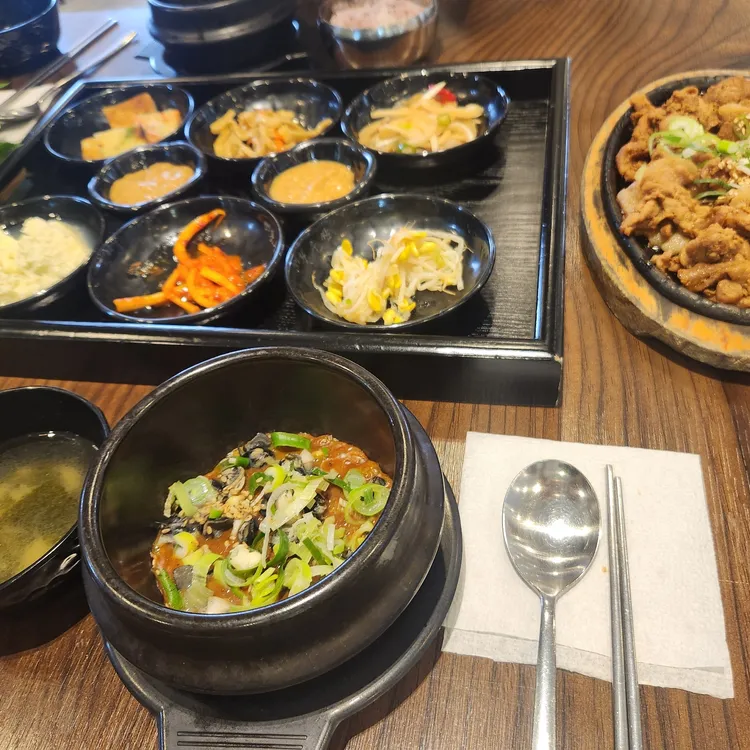 웰빙 황토우렁이 쌈밥 대표 사진