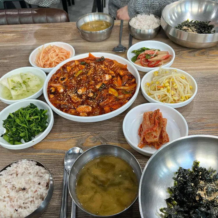 돌고래식당 대표 사진