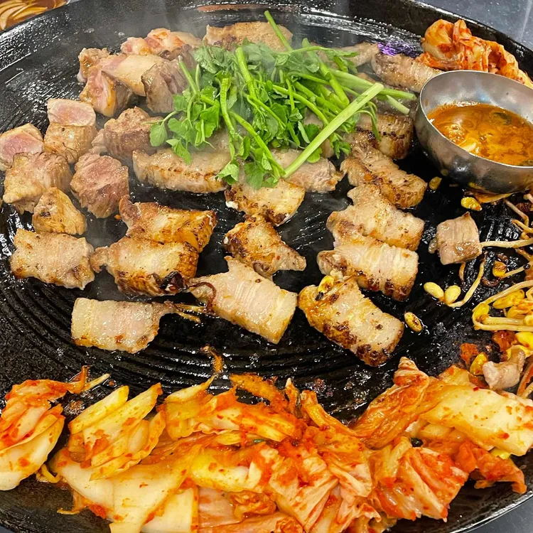 동두천솥뚜껑삼겹살 대표 사진