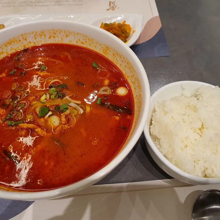 영빈루레드 대표 사진