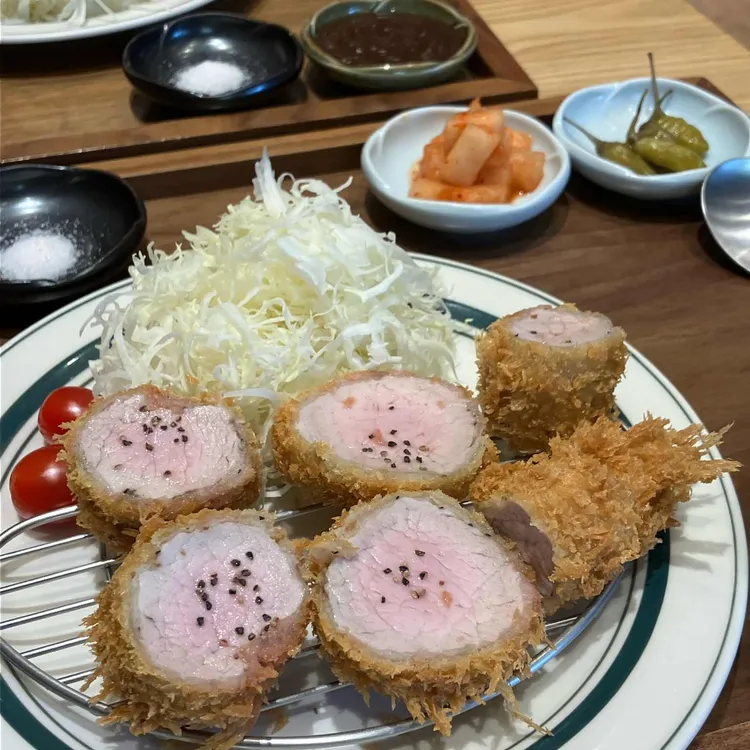 윤츠 대표 사진
