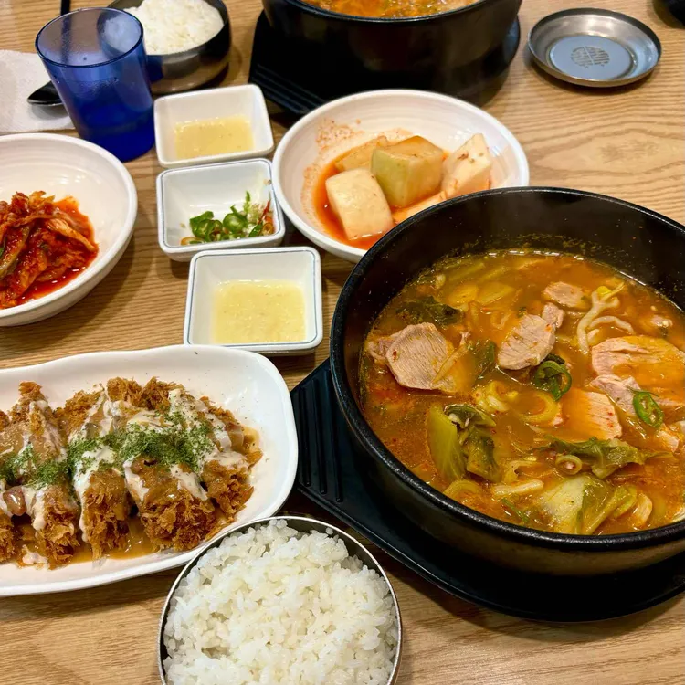 춘보네돼지국밥앤수제돈까스 대표 사진