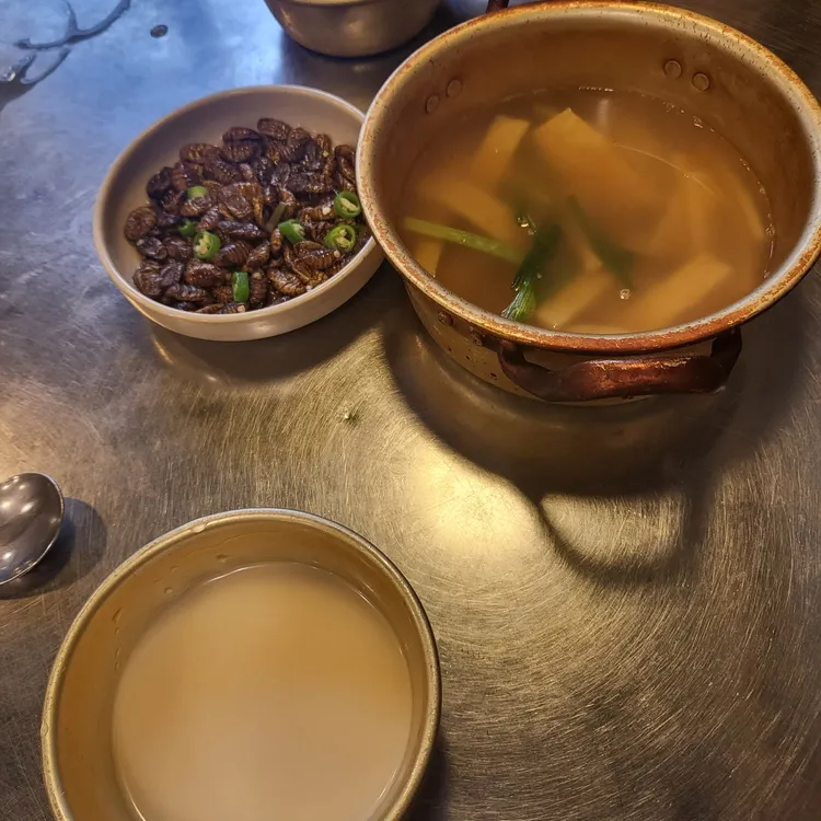 별이빛나는밤에 대표 사진