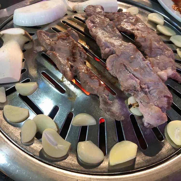 뚱돼지주먹구이 대표 사진
