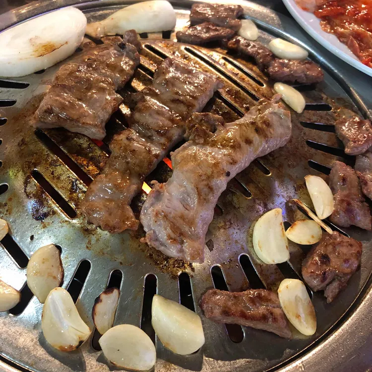 뚱돼지주먹구이 대표 사진