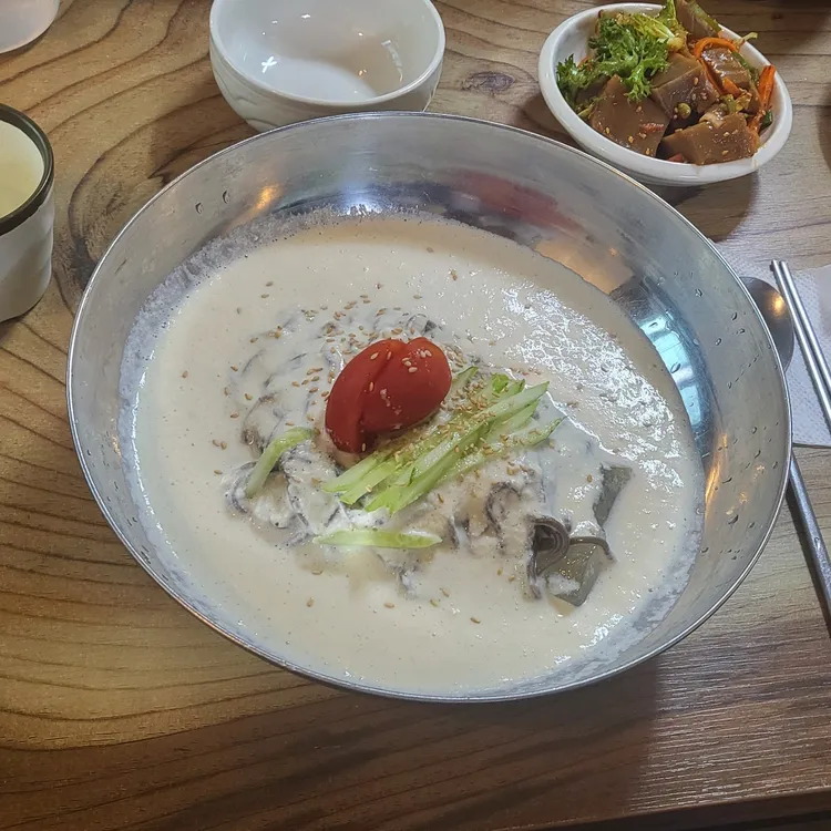 왕릉손만두국 대표 사진