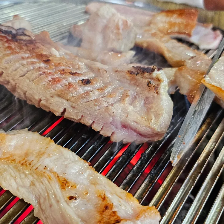 고양한우돼지한마리굼터정육식당 대표 사진