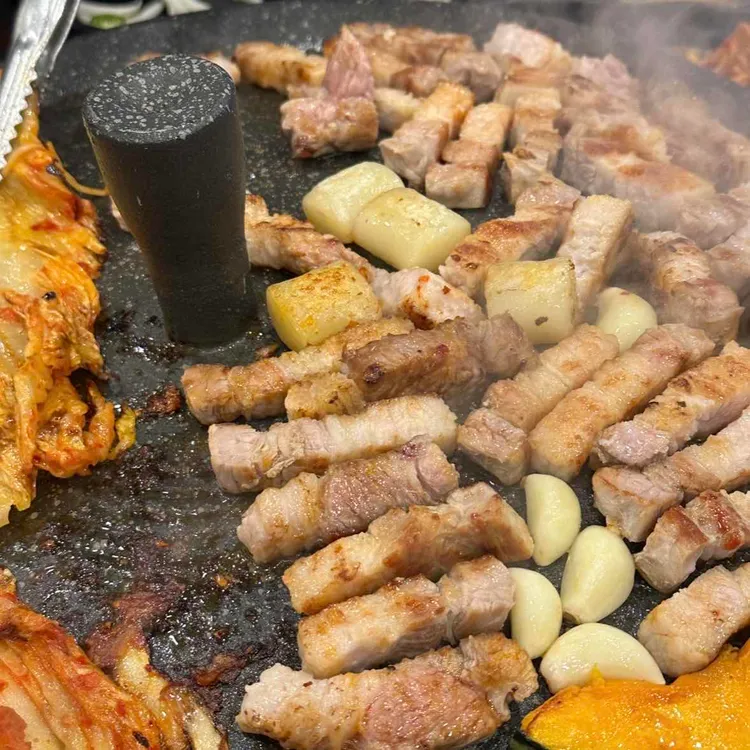 일행 - 이시아폴리스 삼겹살, 솥뚜껑삼겹살 맛집 | 다이닝코드, 빅데이터 맛집검색