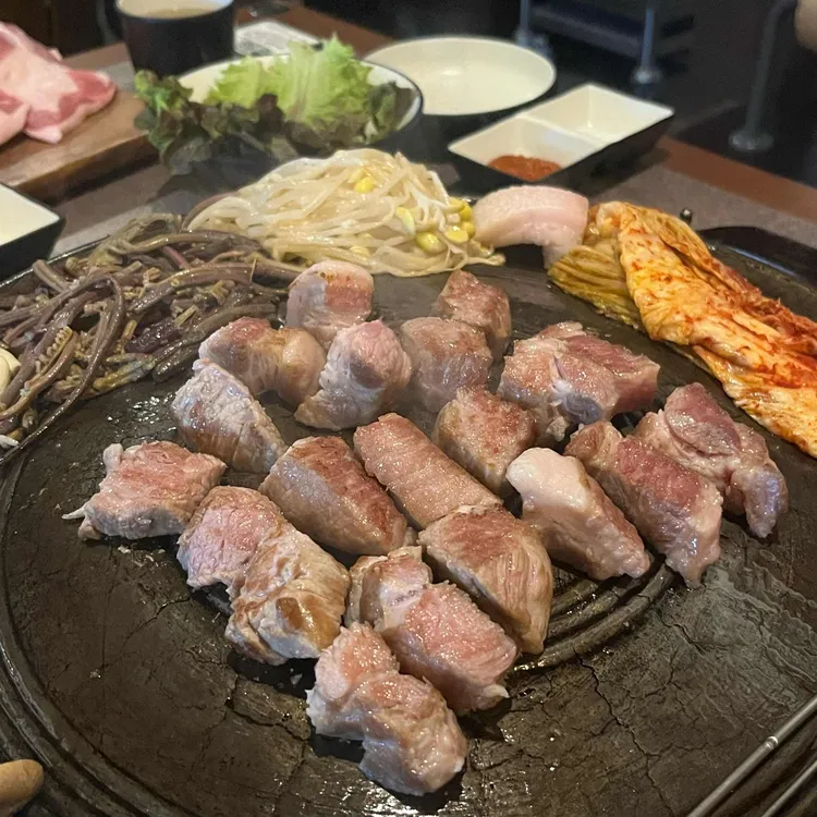 향토 무쇠솥뚜껑구이 대표 사진