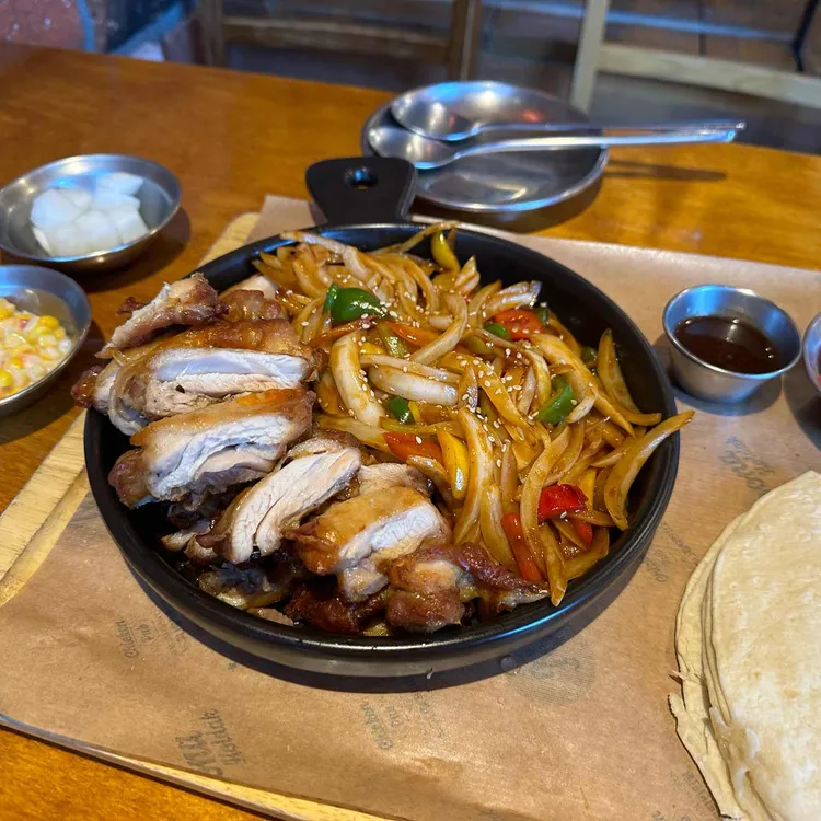 누구나홀딱반한닭 대표 사진