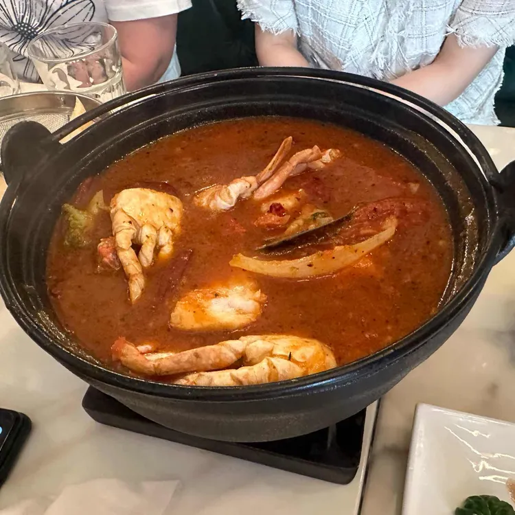 꾸띠자르당 대표 사진