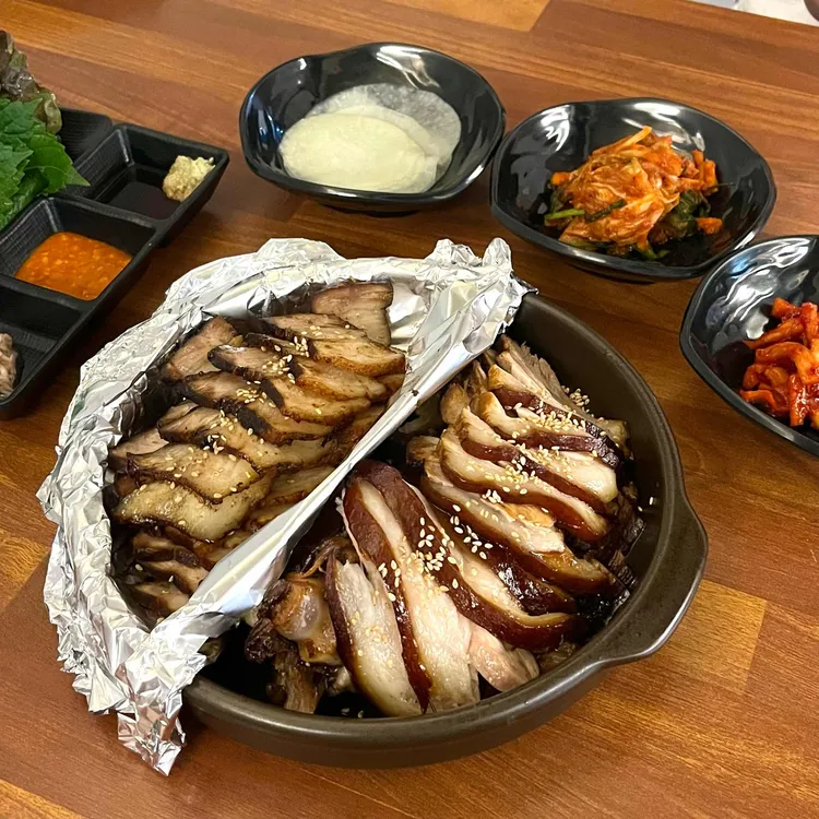 화덕에 구운삼족 대표 사진
