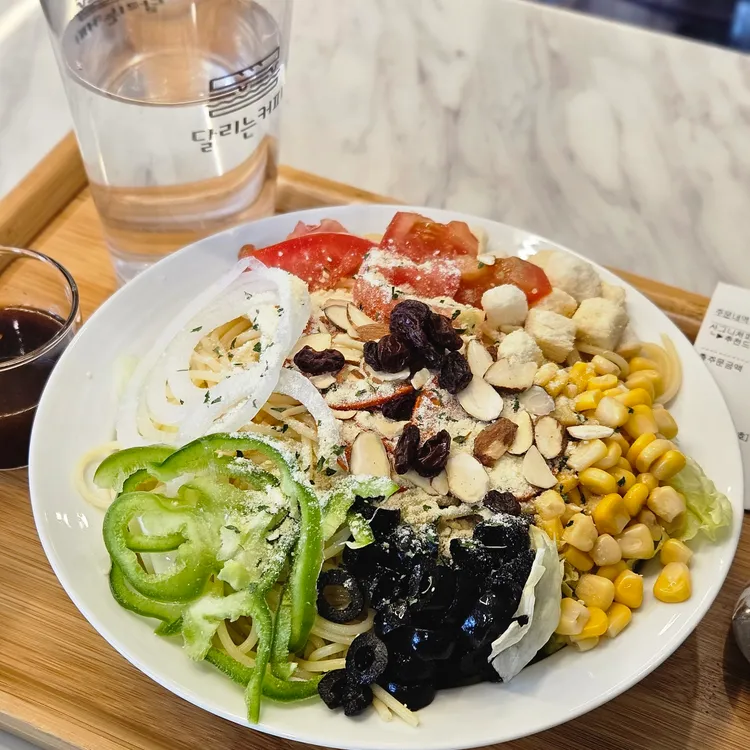달리는 커피 대표 사진