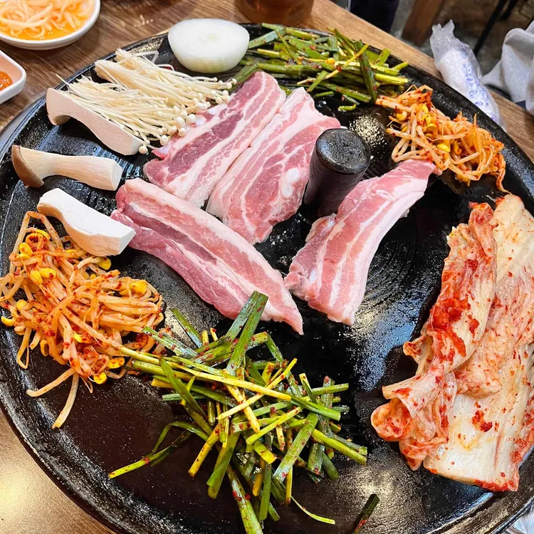 묵고갈래솥뚜껑삼겹살 대표 사진