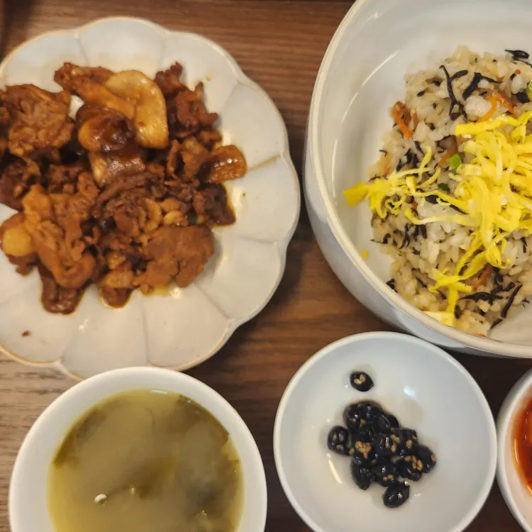 홍지식탁 대표 사진
