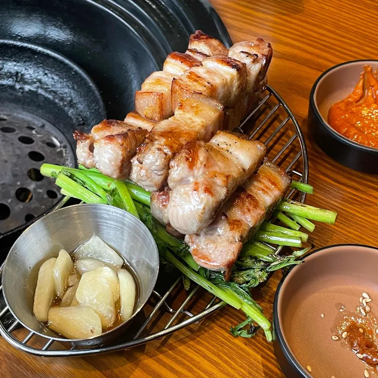 육시리 대표 사진
