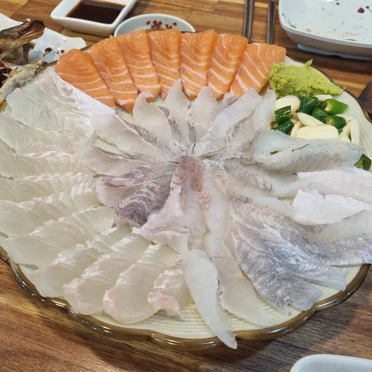 산오징어회센터 사진 1