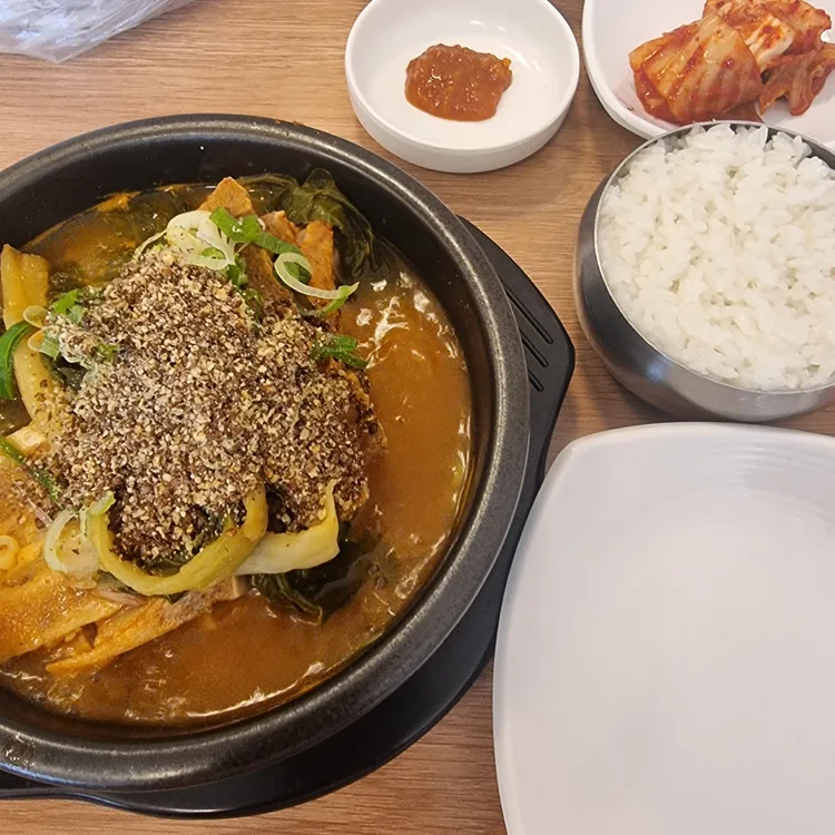 미담감자탕뼈해장국 대표 사진
