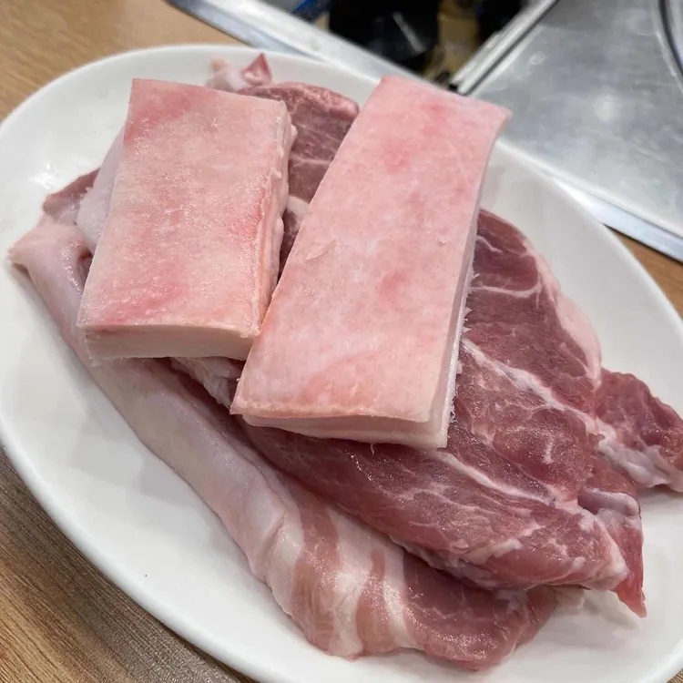 지리산 왕재봉 흑돼지 대표 사진