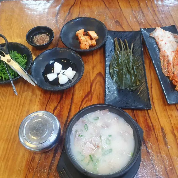꽃돼지국밥 대표 사진