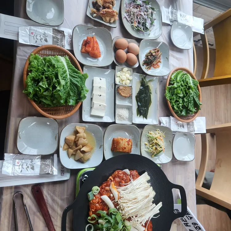 해물밭에 노는 닭 대표 사진