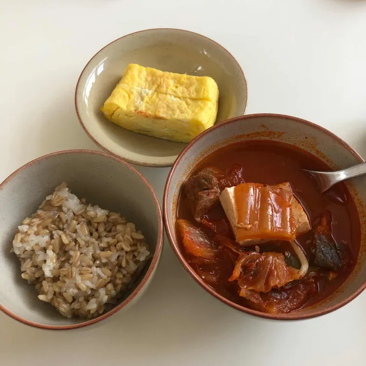 식탐 김치찌개 대표 사진