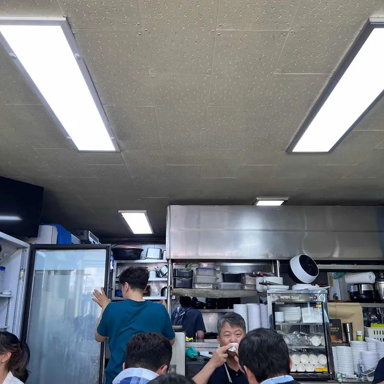 갈쿠리와 소쿠리 항아리수제비손칼국수 대표 사진