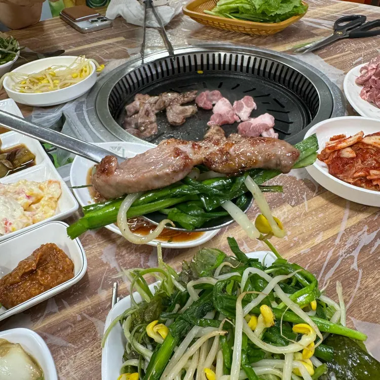 참숯불 김해부추와뒷고기 대표 사진