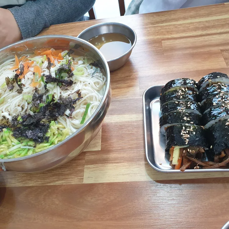 홍매화국수 - 오산 국수, 김밥 맛집 | 다이닝코드, 빅데이터 맛집검색