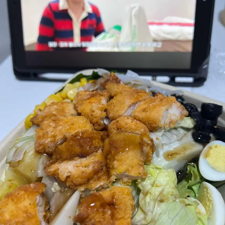 샐러드와 대표 사진