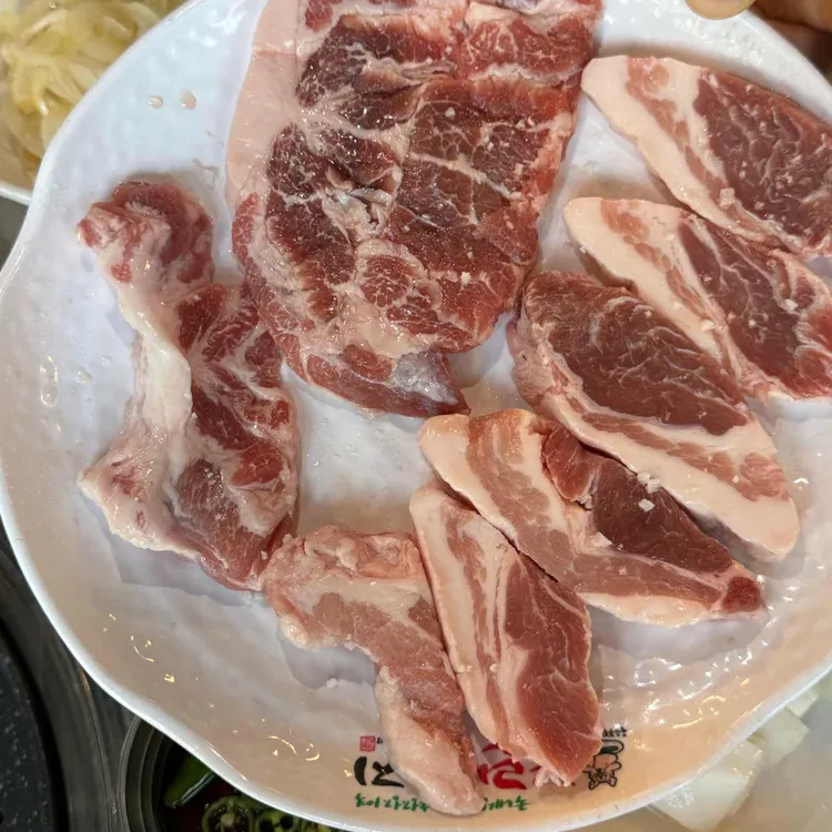 놀란돼지 대표 사진