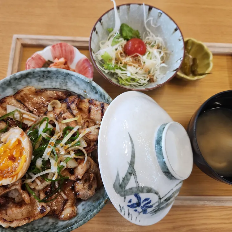타레 대표 사진