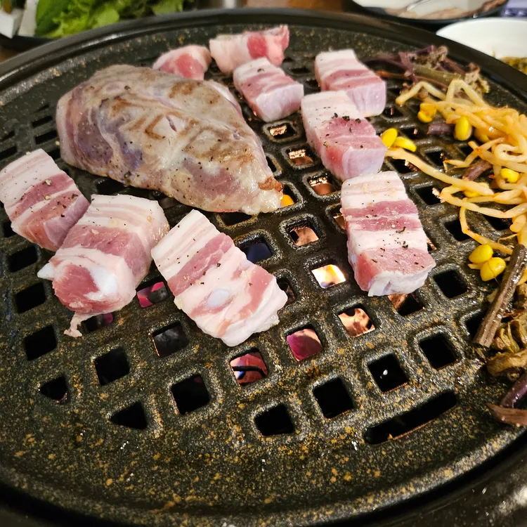 육제곱 대표 사진