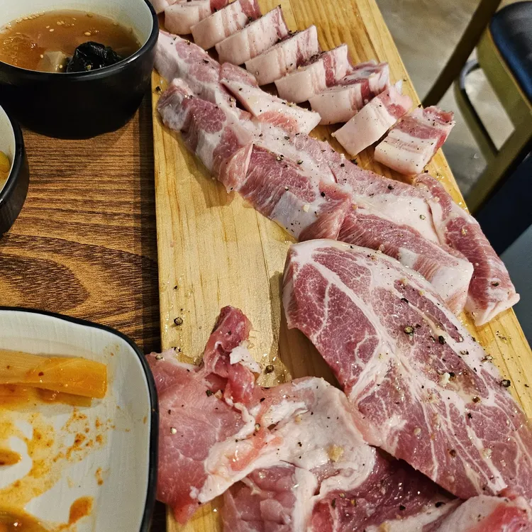 육제곱 대표 사진