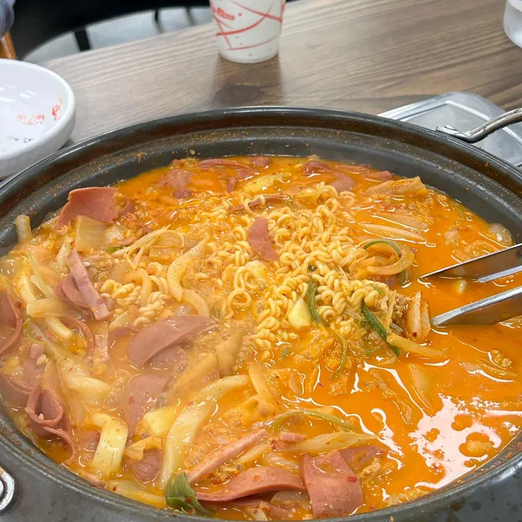 웰빙송탄부대찌개앤폭찹 대표 사진