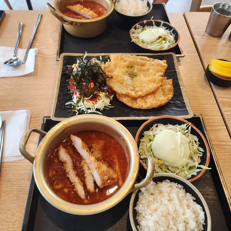 영천냄비돈까스&빨간지붕 대표 사진