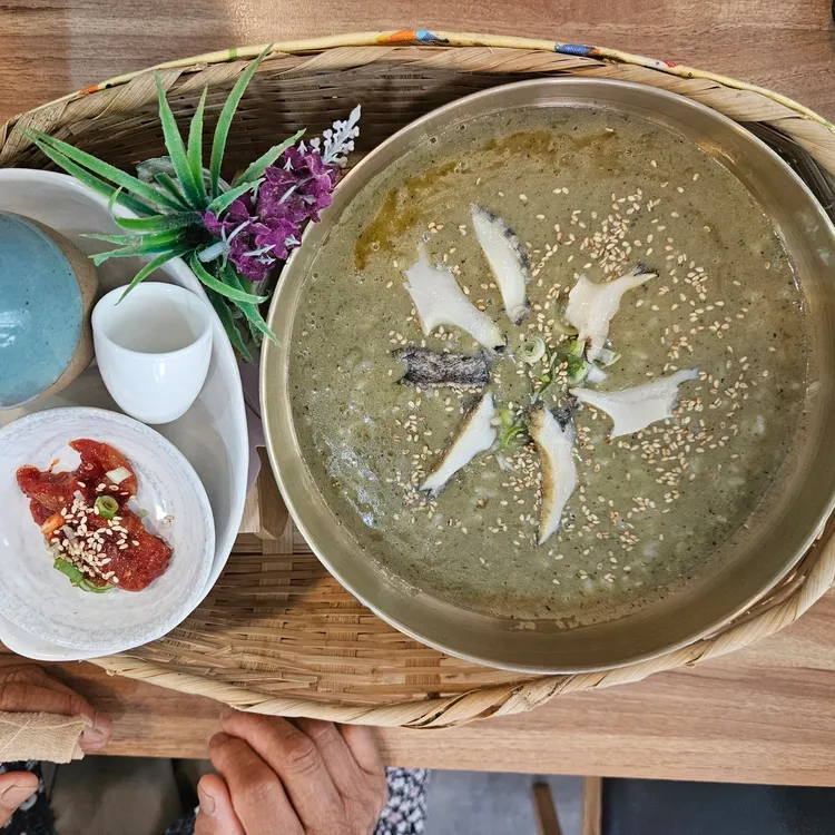 차롱전복칼국수 대표 사진