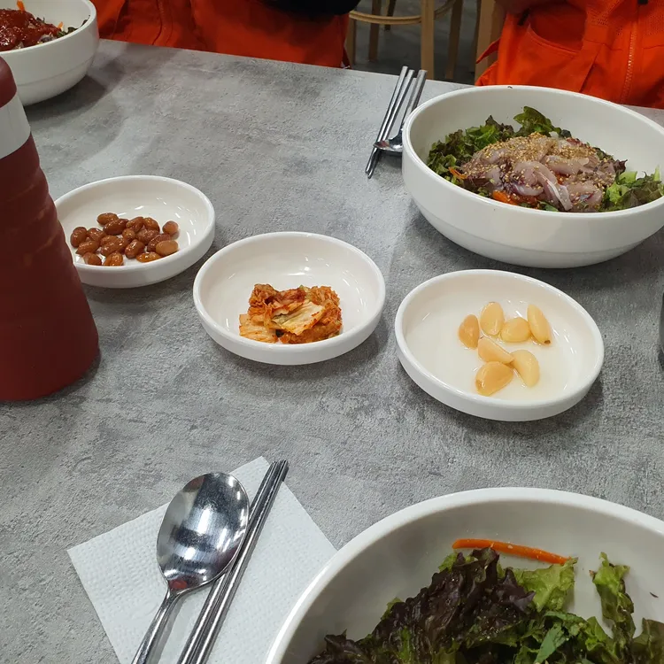물회한 남자 대표 사진