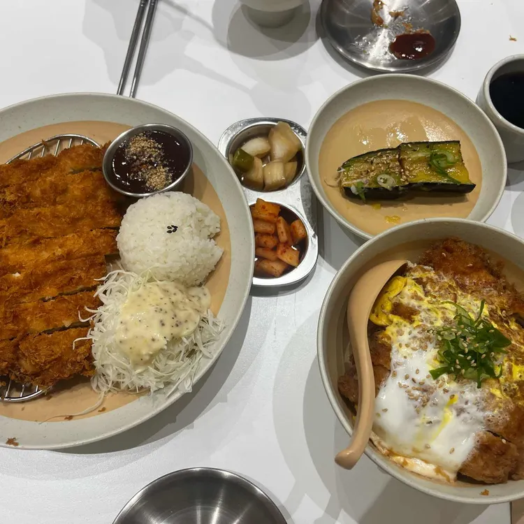 모모니쿠 대표 사진