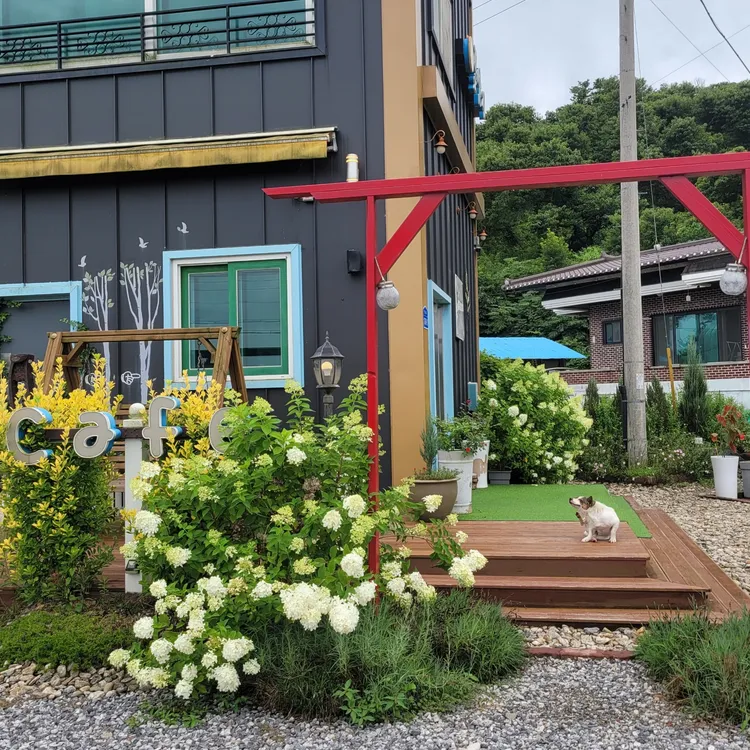 베이커리 카페 꽃단지 대표 사진